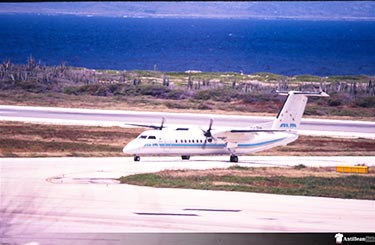 ALM Bombardier Dash 8 - getting ready to take off from Curacao International Airport - HATO