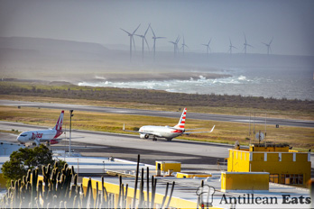 American Airlines — boeing 737 taking off from Curacao