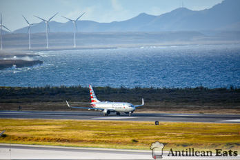 American Airlines — boeing 737 taking off from Curacao