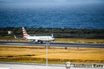 American Airlines — boeing 737 taking off from Curacao