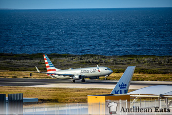 American Airlines — boeing 737 taking off from Curacao