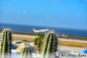 American Airlines — boeing 737 taking off from Curacao