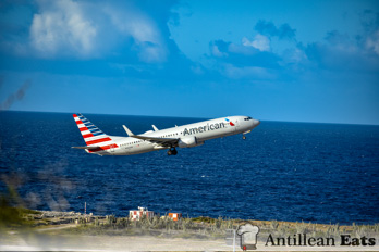 American Airlines — boeing 737 taking off from Curacao