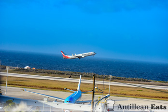 American Airlines — boeing 737 taking off from Curacao