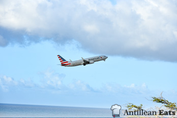 American Airlines — boeing 737 taking off from Curacao