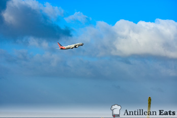 American Airlines — boeing 737 taking off from Curacao