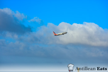American Airlines — boeing 737 taking off from Curacao