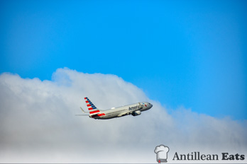 American Airlines — boeing 737 taking off from Curacao