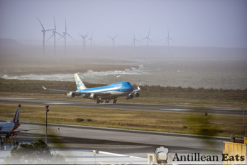 KLM - Boeing 747 landing at Curacao Airport