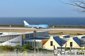KLM - Boeing 747 landing at Curacao Airport