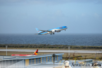 TUI Airlines - 767 taking off